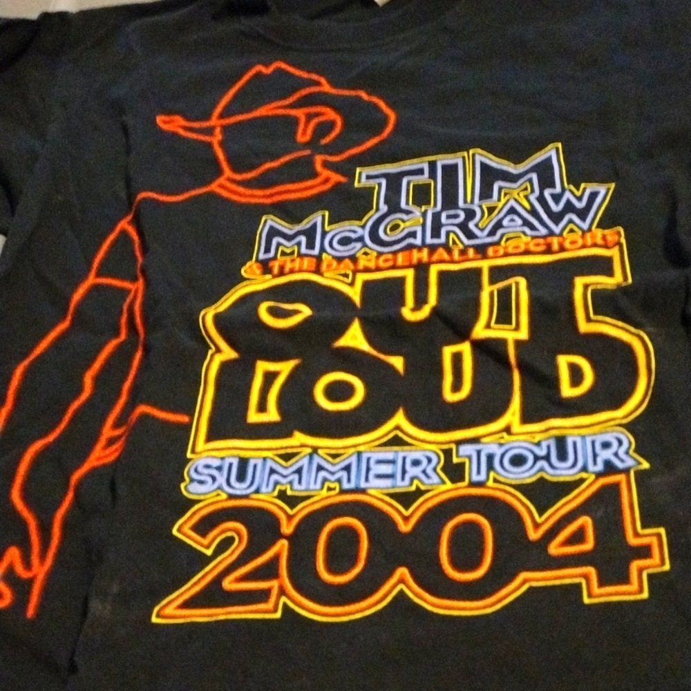 *3/$20 Bundle Deal Closet Cleanout* Vintage Tim McGraw tour 2004 T-shirt Medium